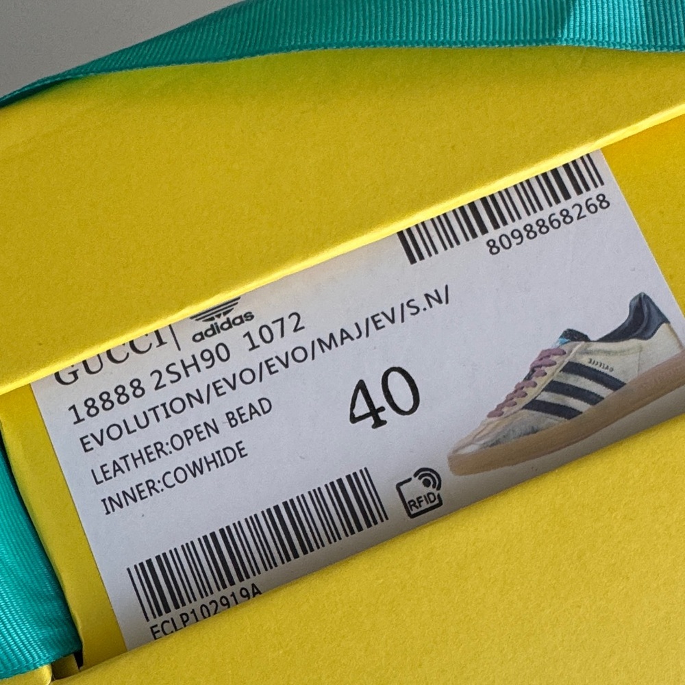 Gucci collaboration with Adidas gazelle sneakers
Special edition (Gold) - Picture 2 of 16